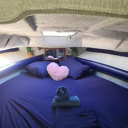 ホテル Boat To Sleep In Barcelona サン・アドリア・デ・ベソス エクステリア 写真