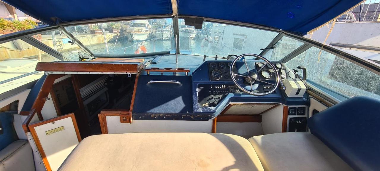ホテル Boat To Sleep In Barcelona サン・アドリア・デ・ベソス エクステリア 写真