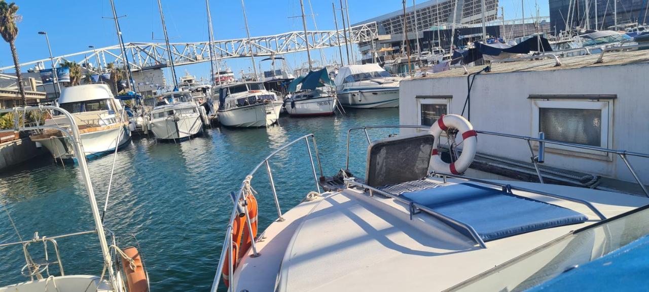 ホテル Boat To Sleep In Barcelona サン・アドリア・デ・ベソス エクステリア 写真
